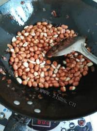 下酒菜油炸花生米做法图解5)