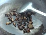 芹菜炒腊肉做法图解2)