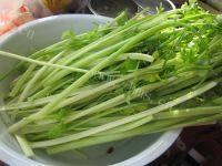 自己做的芹菜肉水饺做法图解1)