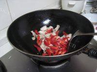 家常菜芹菜木耳炒肉做法图解6)