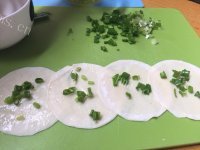 香飘十里的葱油饼做法图解2)