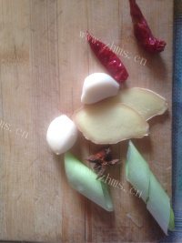 美味营养的红烧鲫鱼做法图解2)