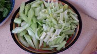 喷香的芹菜炒香干做法图解2)