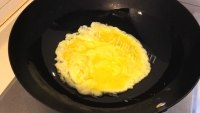 营养丰富的芹菜炒鸡蛋做法图解3)