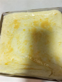 自制香葱肉松面包卷做法图解7)
