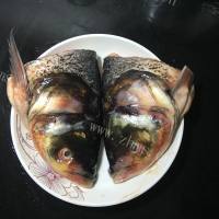 美味的剁椒豆豉蒸鱼头做法图解1)