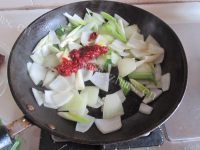 家常菜回锅牛肉做法图解7)