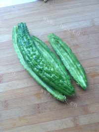 唇齿留香的苦瓜炒蛋做法图解1)