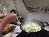 家常菜清炒西葫芦做法图解6)