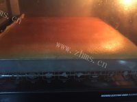 自制草莓奶油蛋糕卷做法图解13)