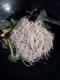 美味的黄瓜鸡蛋炒面做法图解9)