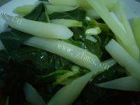 简易的腊肉炒芥兰做法图解3)