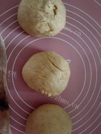 美味的蔓越莓淡奶油吐司做法图解5)