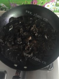 家常菜凉拌黑木耳做法图解2)
