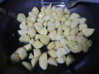家常菜土豆烧牛筋做法图解5)