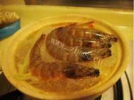 美味鲜虾粉丝煲做法图解7)