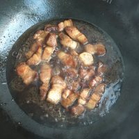 质嫩爽口的红烧肉做法图解8)