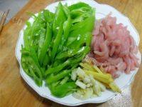 「DIY美食」青椒炒肉丝做法图解1)