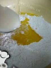自制火腿香肠脆皮披萨做法图解6)