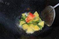 美味的菠萝咕咾肉做法图解6)