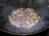 蘑菇肉片汤的做法图解五
