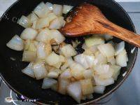 家常菜洋葱炒腊肉做法图解7)
