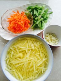 家常菜素炒三丝做法图解2)