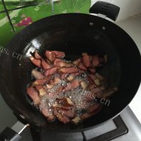 可口的腊肉炒豆角做法图解8)