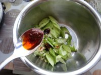 质嫩爽口的凉拌苦瓜做法图解5)