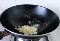 美味的蒜蓉粉丝蒸扇贝做法图解6)