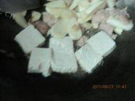 美味的茭白炖豆腐做法图解5)