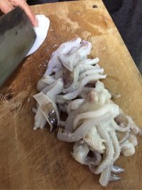 家常菜西芹炒鱿鱼做法图解1)