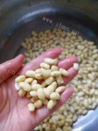 美味的核桃燕麦豆浆做法图解3)