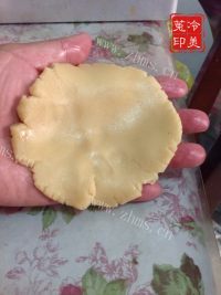 自制红豆沙月饼做法图解7)