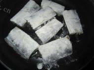 自制茄汁带鱼做法图解2)