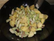 家常菜土豆炖芸豆做法图解5)