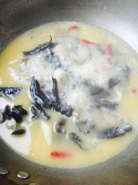 回味无穷的乌鸡汤做法图解6)