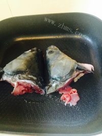 美味的天麻炖鱼头做法图解6)