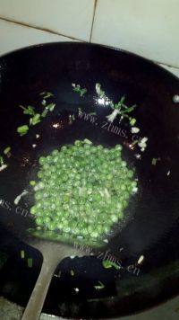 美味的香菇炒豌豆做法图解10)