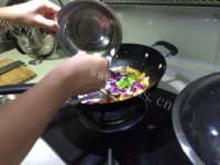 家常菜土豆片回锅肉做法图解6)