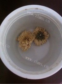 夏季滋补清热菊花茶做法图解1)