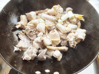 营养丰富的板栗炖鸡的做法图解六