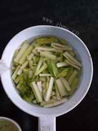 营养丰富的芹菜炒土豆丝做法图解1)