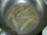 营养丰富的泥鳅豆腐汤做法图解5)