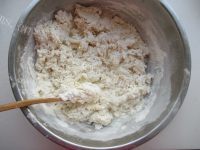 可口的裙带菜素肉烫面馅饼做法图解2)