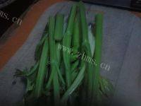 家常菜芹菜炒香干做法图解1)