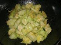 美味的丝瓜豆腐汤做法图解7)
