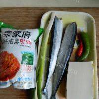 韩式泡菜炖秋刀鱼（家常菜）的做法图解一