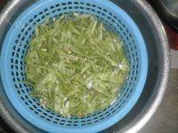 自制豆角炒肉做法图解2)