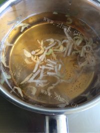 鲜美可口的紫菜蛋花汤做法图解2)